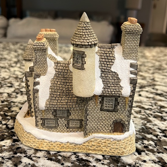 David Winter Cottages Christmas in Scotland and Hogmanay Christmas 1988 SIGNED! - Picture 5 of 11